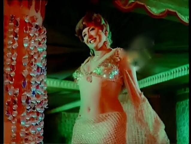 صورة نادرة للفنانة سهير رمزي بإطلالة جريئة من زمن الفن الجميل.