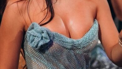 صورة للفنانة أسماء جلال بإطلالة أنيقة خلال إحدى جلسات التصوير.
