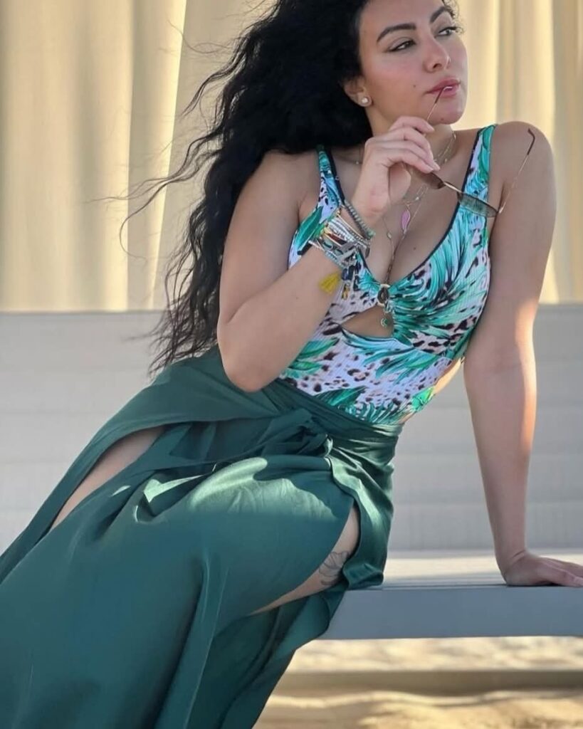 ميرهان حسين بملابس ساخنة.. أبرز صورها الجريئة