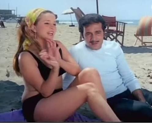 صورة نادرة للفنانة نجلاء فتحي بملابس مميزة من فترة شبابها.
