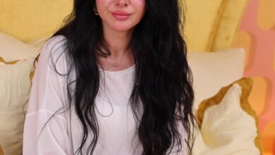 ميرهان حسين أثناء تصوير أغنية جديدة بإطلالة عصرية.