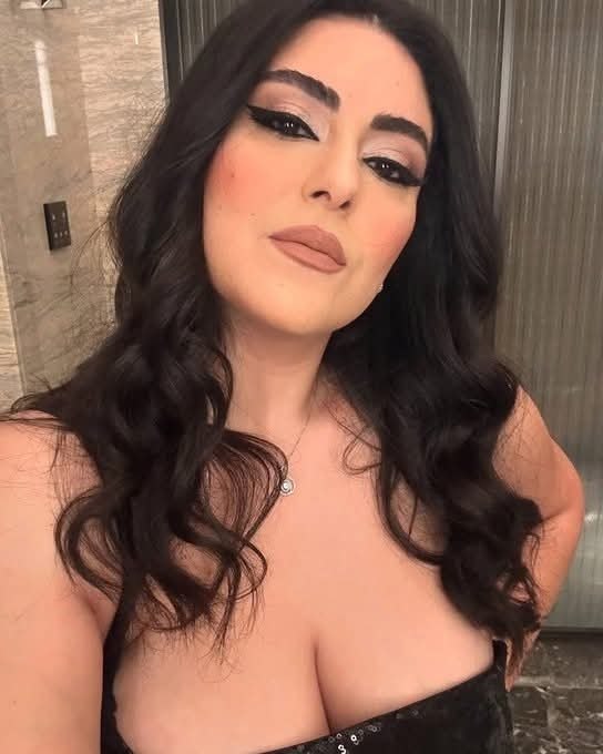 نهى عابدين بصورة سيلفي ساخنة 
