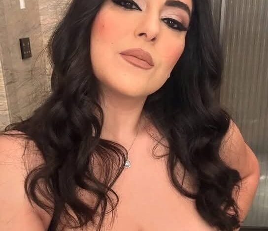 نهى عابدين بصورة سيلفي ساخنة