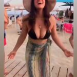 أمينة خليل بالمايوه على البحر في الجونة