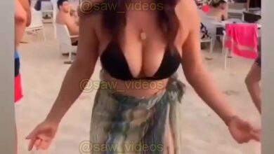 أمينة خليل بالمايوه على البحر في الجونة