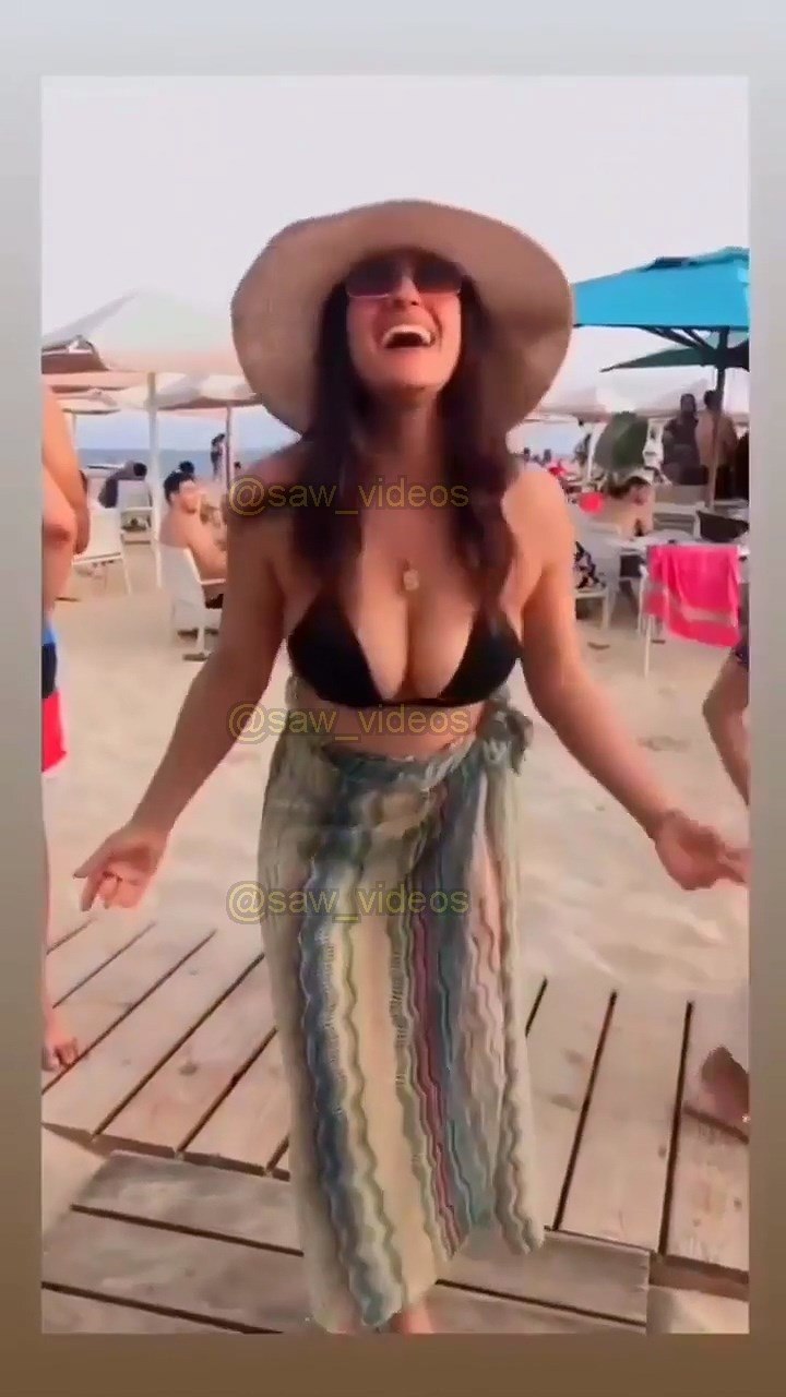 أمينة خليل بالمايوه من الجونة.. صور من أجواء الصيف